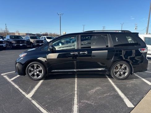 Used 2020 Toyota Sienna SE w/ Protection Package image 5
