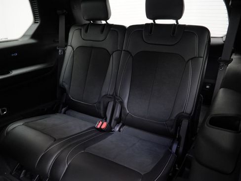 Used 2024 Jeep Grand Cherokee L Altitude AWD/4WD image 20