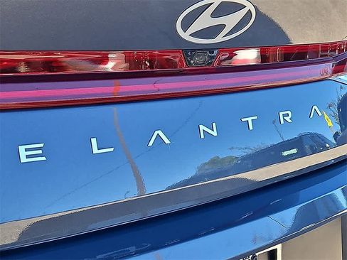 Certified 2024 Hyundai Elantra SEL w/ Convenience Package image 33