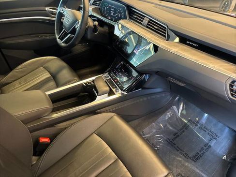 Certified 2024 Audi Q8 e-tron Premium AWD/4WD image 21