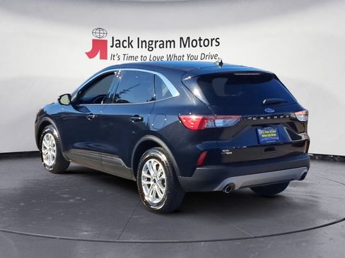 Used 2021 Ford Escape SE FWD image 3