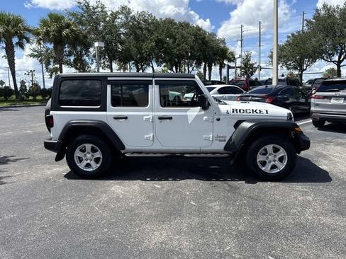 Used 2018 Jeep Wrangler Unlimited Sport S AWD/4WD image 3