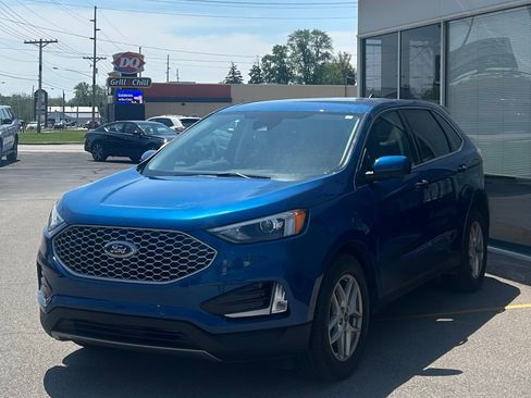 Used 2024 Ford Edge SEL w/ Convenience Package AWD/4WD image 3