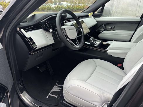 New 2026 Land Rover Range Rover Sport SE AWD/4WD image 9