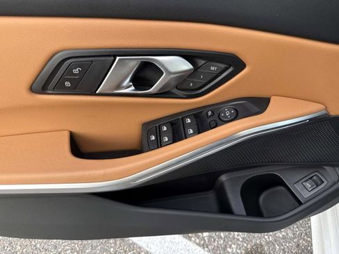 Used 2025 BMW 330i Sedan w/ Convenience Package image 17