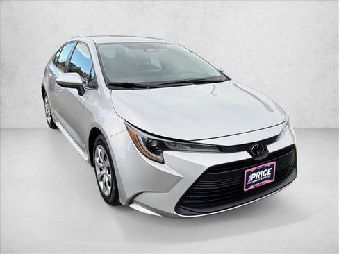 Used 2024 Toyota Corolla LE FWD image 3