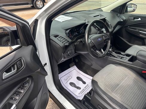 Used 2018 Ford Escape SE w/ SE Sport Appearance Package AWD/4WD image 13