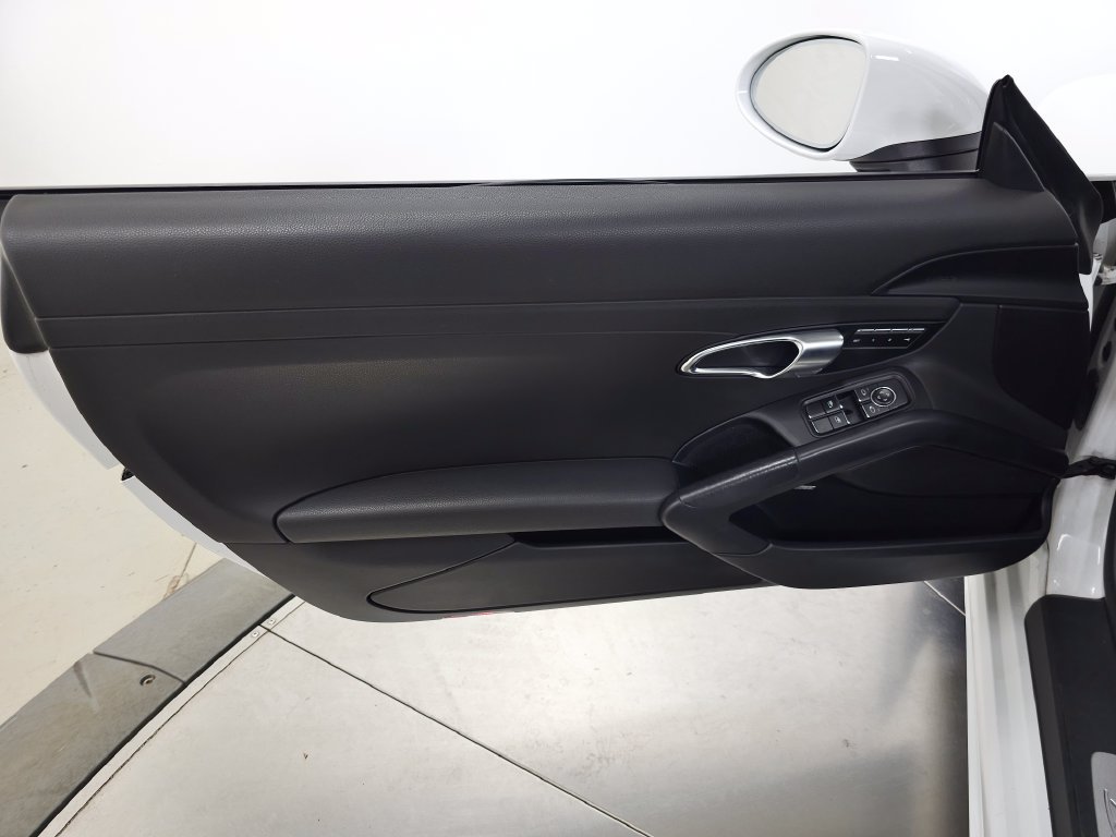 Used 2019 Porsche 718 Boxster RWD image 12