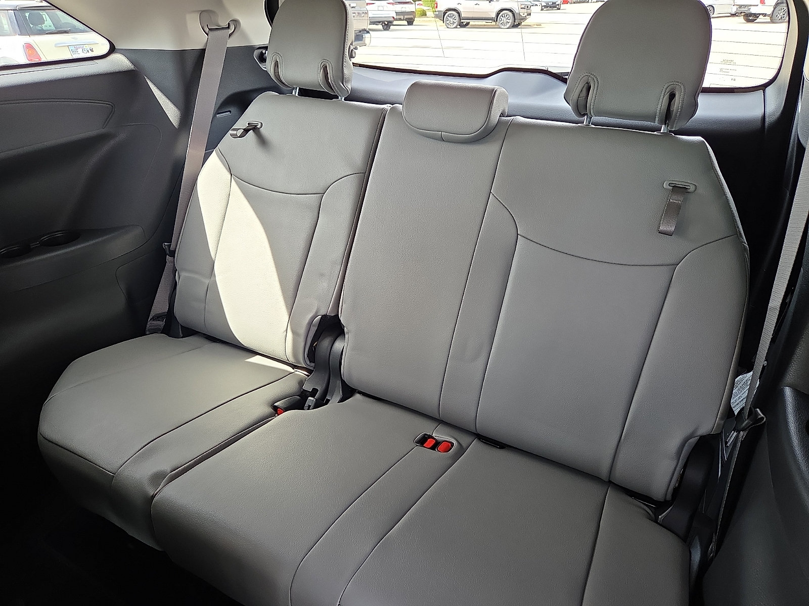 Used 2025 Toyota Sienna XLE FWD image 10