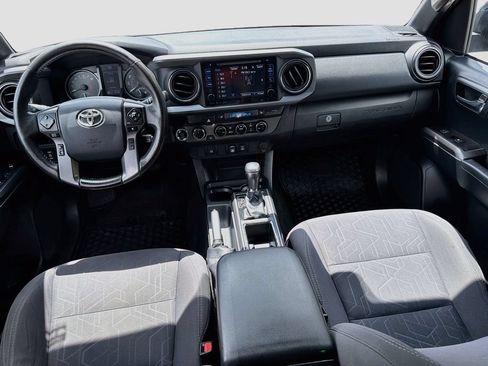 Used 2018 Toyota Tacoma TRD Off-Road AWD/4WD image 23