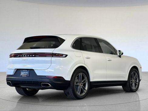 Certified 2025 Porsche Cayenne AWD/4WD image 8