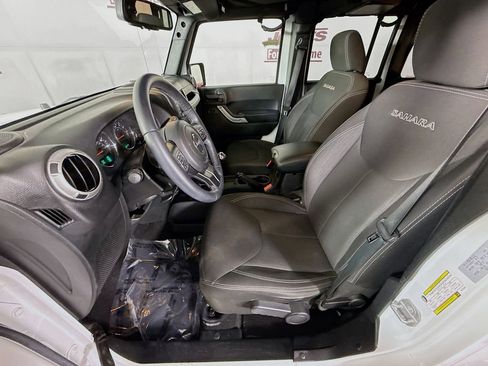 Used 2017 Jeep Wrangler Unlimited Sahara w/ Connectivity Group AWD/4WD image 22