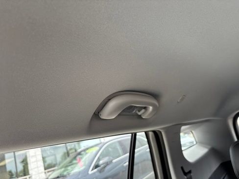 Used 2023 GMC Terrain SLT w/ LPO, Floor Liner Package FWD image 28