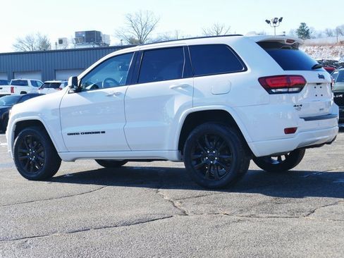 Used 2022 Jeep Grand Cherokee Laredo X image 4