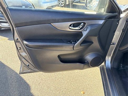 Used 2015 Nissan Rogue SV image 13