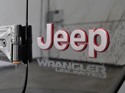 Used 2021 Jeep Wrangler Unlimited Rubicon AWD/4WD image 9