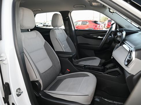 Used 2024 Chevrolet TrailBlazer LS image 37