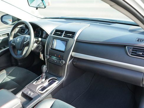 Used 2016 Toyota Camry XSE FWD image 19