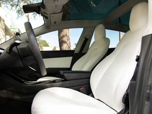 Used 2020 Tesla Model 3 Standard Range image 18