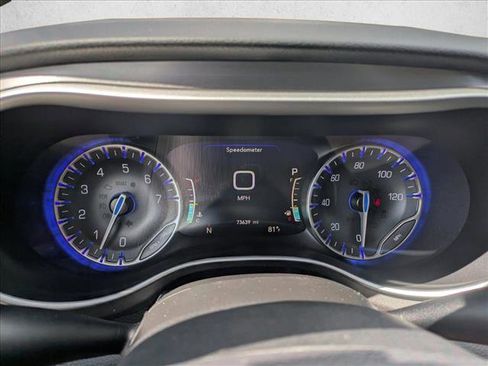 Used 2023 Chrysler Pacifica Touring-L FWD image 10