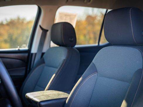 Used 2021 Chevrolet Traverse LS image 22