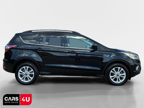 Used 2017 Ford Escape SE w/ Equipment Group 201A FWD image 8