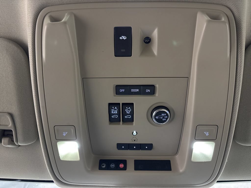 Used 2020 Cadillac Escalade Premium Luxury AWD/4WD image 19
