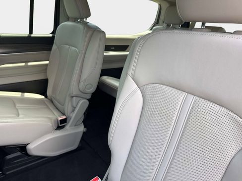 Used 2023 Jeep Wagoneer Series II w/ Convenience Group I AWD/4WD image 13