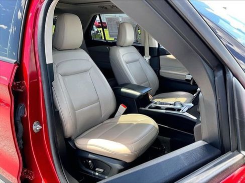 Used 2021 Ford Explorer XLT w/ Equipment Group 202A AWD/4WD image 11