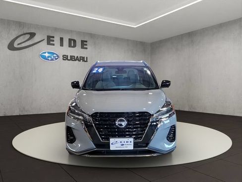 Used 2024 Nissan Kicks SR w/ SR Premium Package FWD image 3