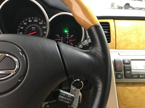 Used 2004 Lexus SC 430 Convertible RWD image 18