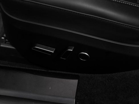 Used 2022 Tesla Model S Plaid image 33