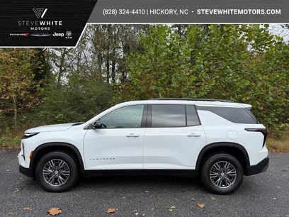 Used 2025 Chevrolet Traverse LT