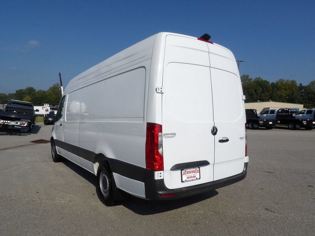 Used 2025 Mercedes-Benz Sprinter 2500 image 5