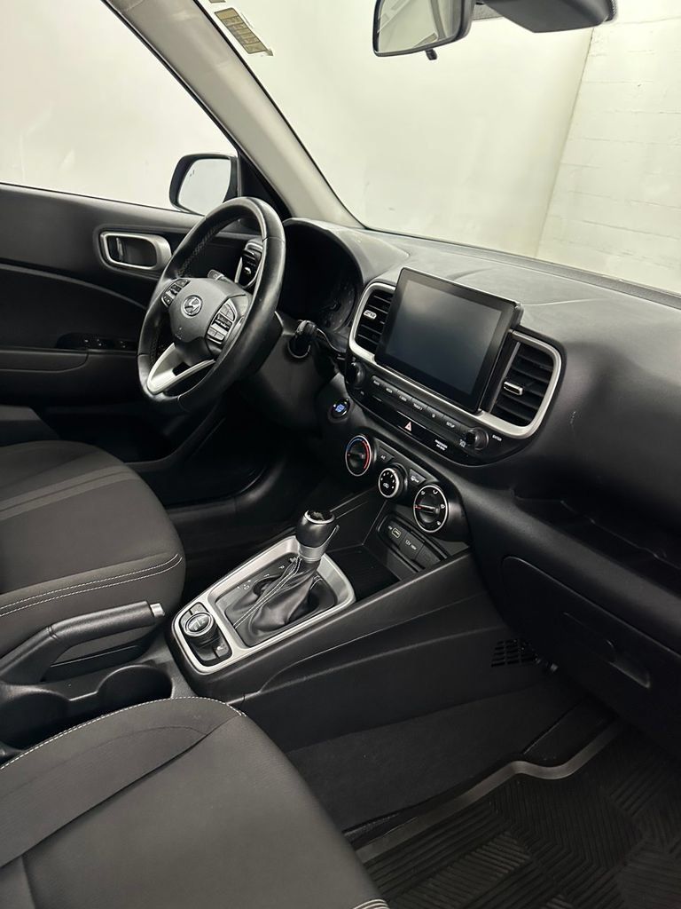 Used 2022 Hyundai Venue FWD image 34