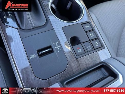 Used 2023 Toyota Highlander Limited image 35