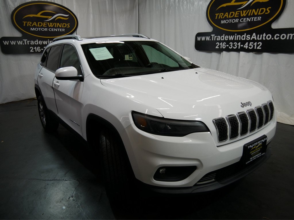 Used 2019 Jeep Cherokee Latitude Plus w/ Comfort/Convenience Group AWD/4WD image 1