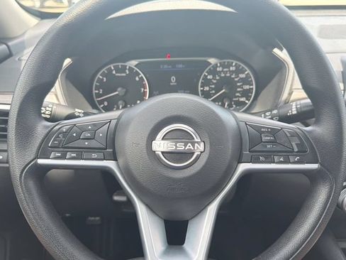Used 2025 Nissan Altima 2.5 SV FWD image 23