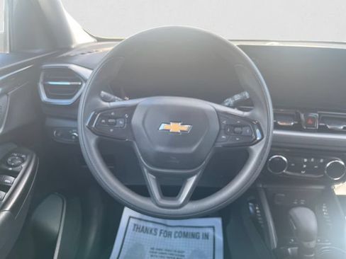 Used 2025 Chevrolet TrailBlazer LT AWD/4WD image 12