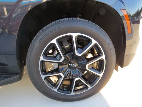 Used 2025 Chevrolet Tahoe RST w/ Comfort Package AWD/4WD image 8