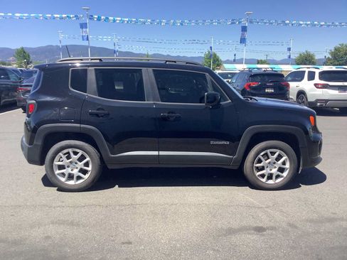 Used 2019 Jeep Renegade Latitude w/ Cold Weather Group AWD/4WD image 7