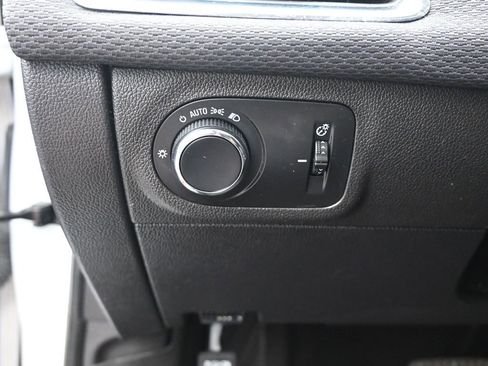 Used 2018 Chevrolet Cruze LT w/ Sun And Sound Package image 28