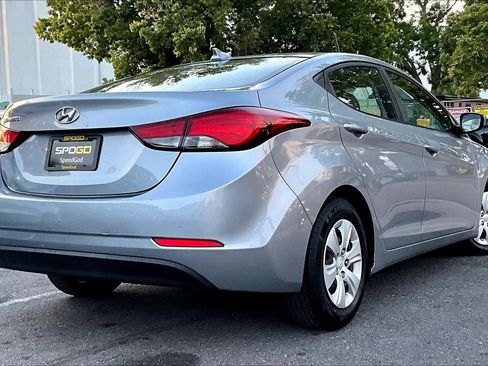 Used 2016 Hyundai Elantra SE image 2