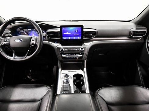 Used 2020 Ford Explorer XLT w/ Equipment Group 202A image 16