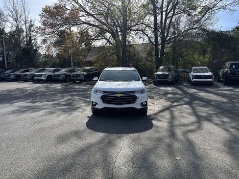 Used 2018 Chevrolet Traverse LT image 2