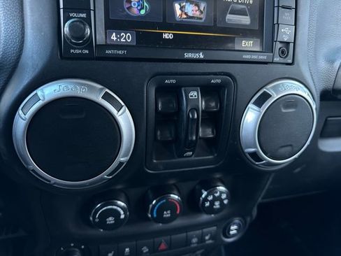 Used 2016 Jeep Wrangler Unlimited Rubicon image 26