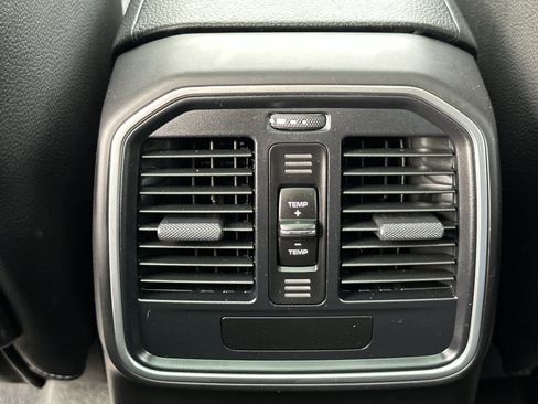Certified 2025 Porsche Macan AWD/4WD image 14