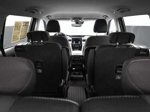 Used 2022 Jeep Grand Cherokee L Laredo w/ Luxury Tech Group I AWD/4WD image 28