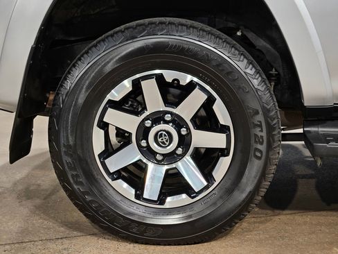 Used 2024 Toyota 4Runner TRD Off-Road image 17