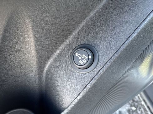 Used 2024 Chevrolet Equinox LT image 13